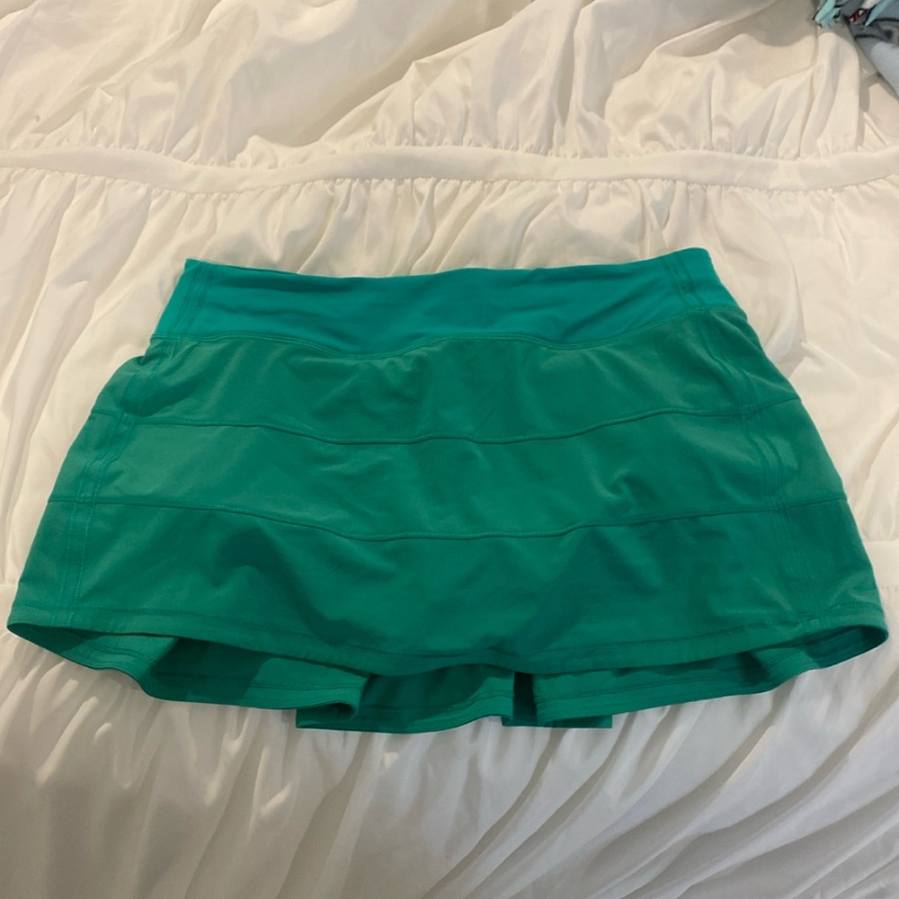 BARELY WORN Lululemon 12” pace rival mid rise skirt